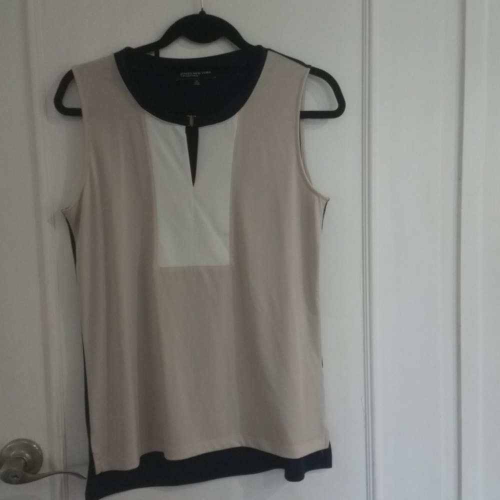 Sleeveless blouse